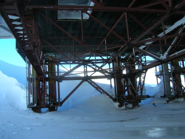 DYE II, Grønland, Indlandsisen, lavet som en boreplatform, hævet fra isen
