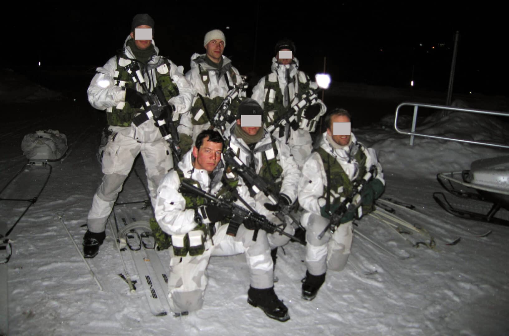 Jægerkorpset, vintertræning, 2006, Rune Danielsen og Erik B. Jørgensen, patruljeføre, med resten af patruljen