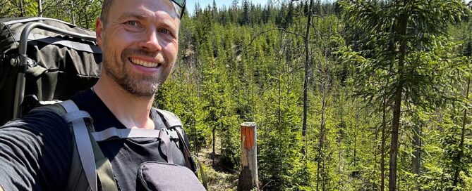 Etape 2 af Finland på langs - til fods, med eventyrer Erik B. Jørgensen, selfie i skoven
