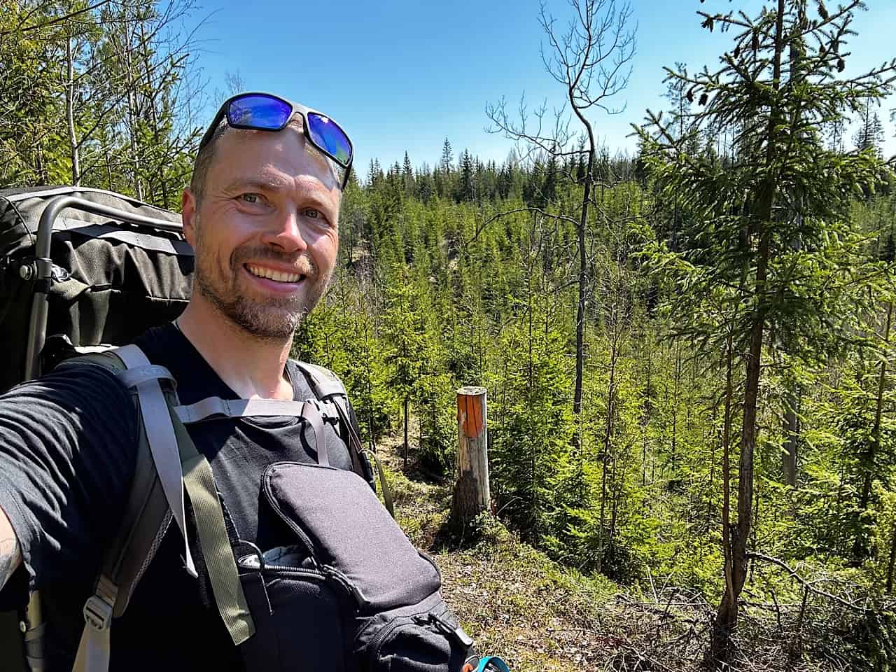 Etape 2 af Finland på langs - til fods, med eventyrer Erik B. Jørgensen, selfie i skoven