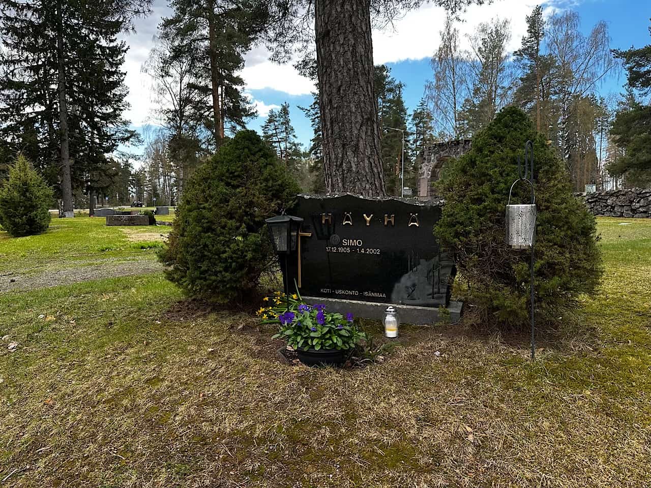 Simo Häyhä gravsted, Finsk finskytte Finlandskrigen, Erik B. Jørgensen under Finland på langs - til fods