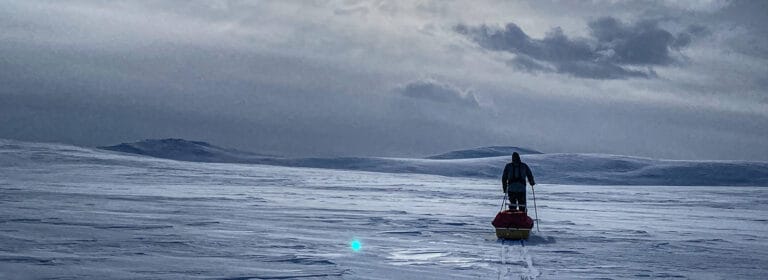 Skieventyr i Nordnorge, med ski og pulk, fra Kirkenes til Alta, med polarfare Erik B. Jørgensen