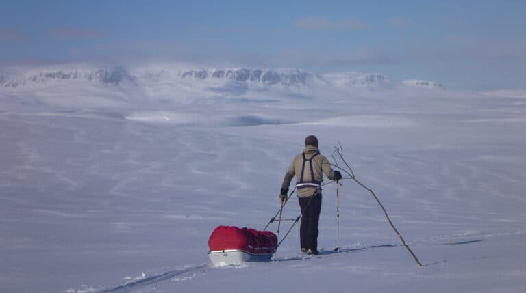 Nyt eventyr! Skieventyr i Nordnorge, med ski og pulk, fra Kirkenes til Alta med eventyrer Erik B. Jørgensen
