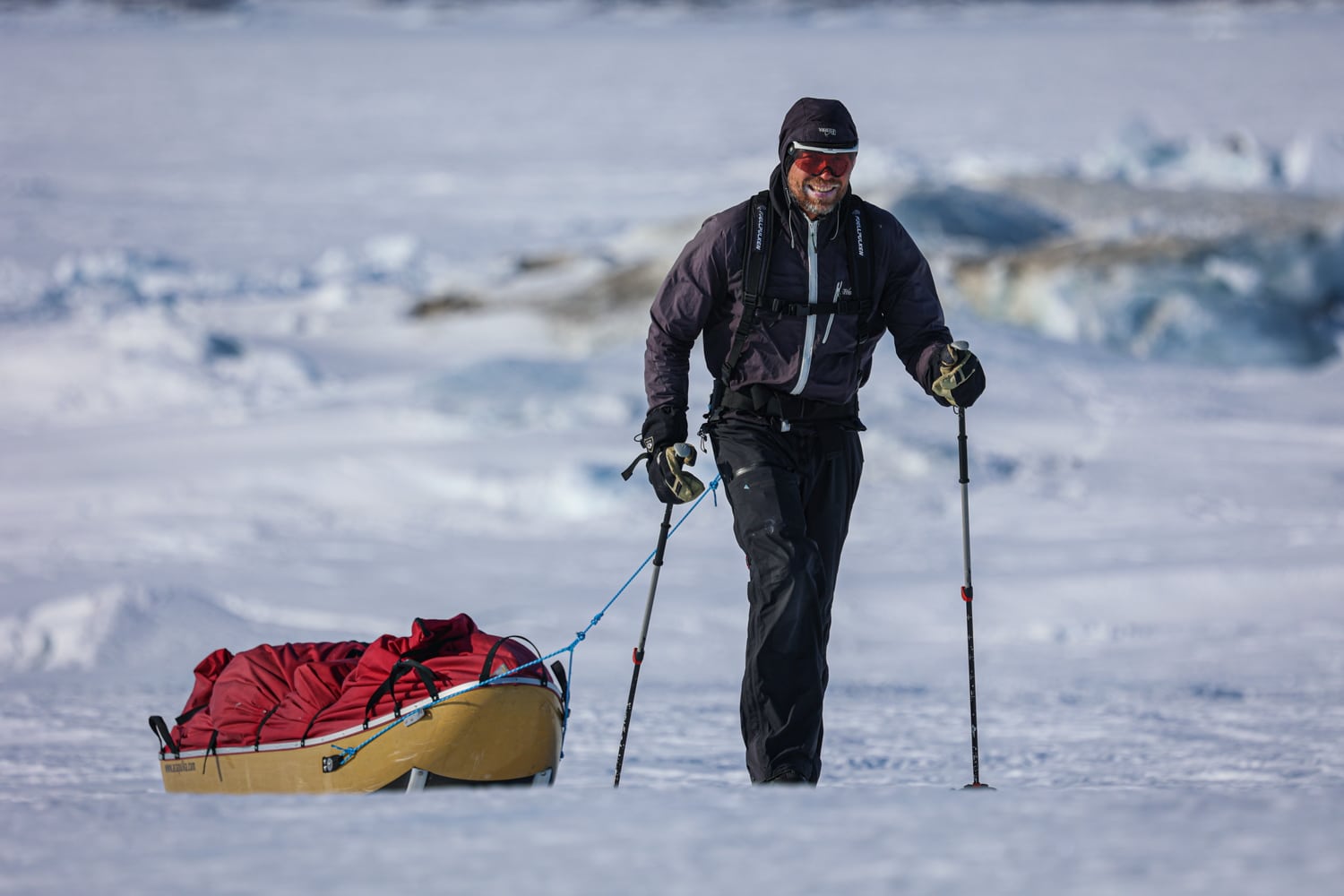 En perfekt afrunding og afslutning på 4. Thule til Thule ekspedition-00006 Erik B. Jørgensen med pulk og ski