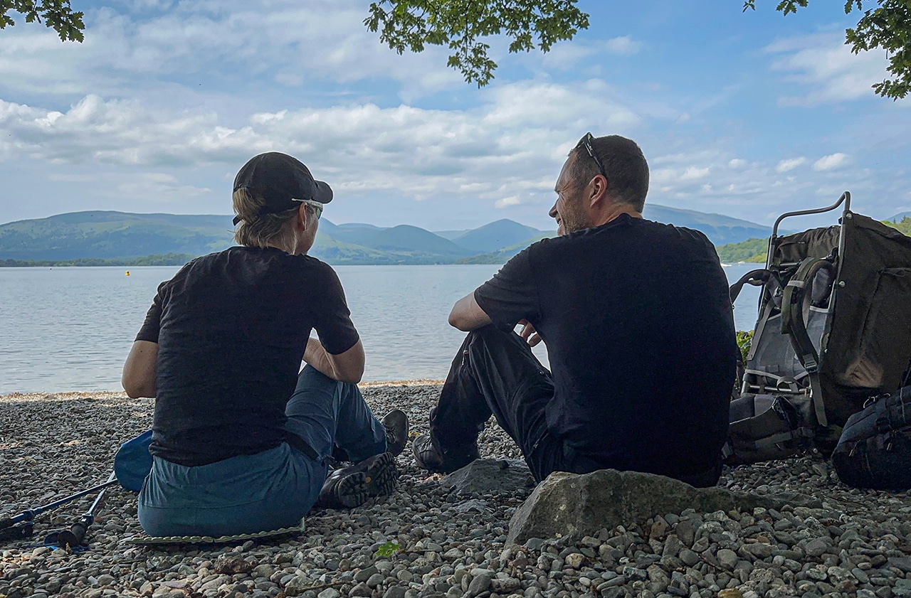 West Highland Way, vandretur i Skotland [Råd & fif] Tine og Erik B. Jørgensen pause ved en skøn sø