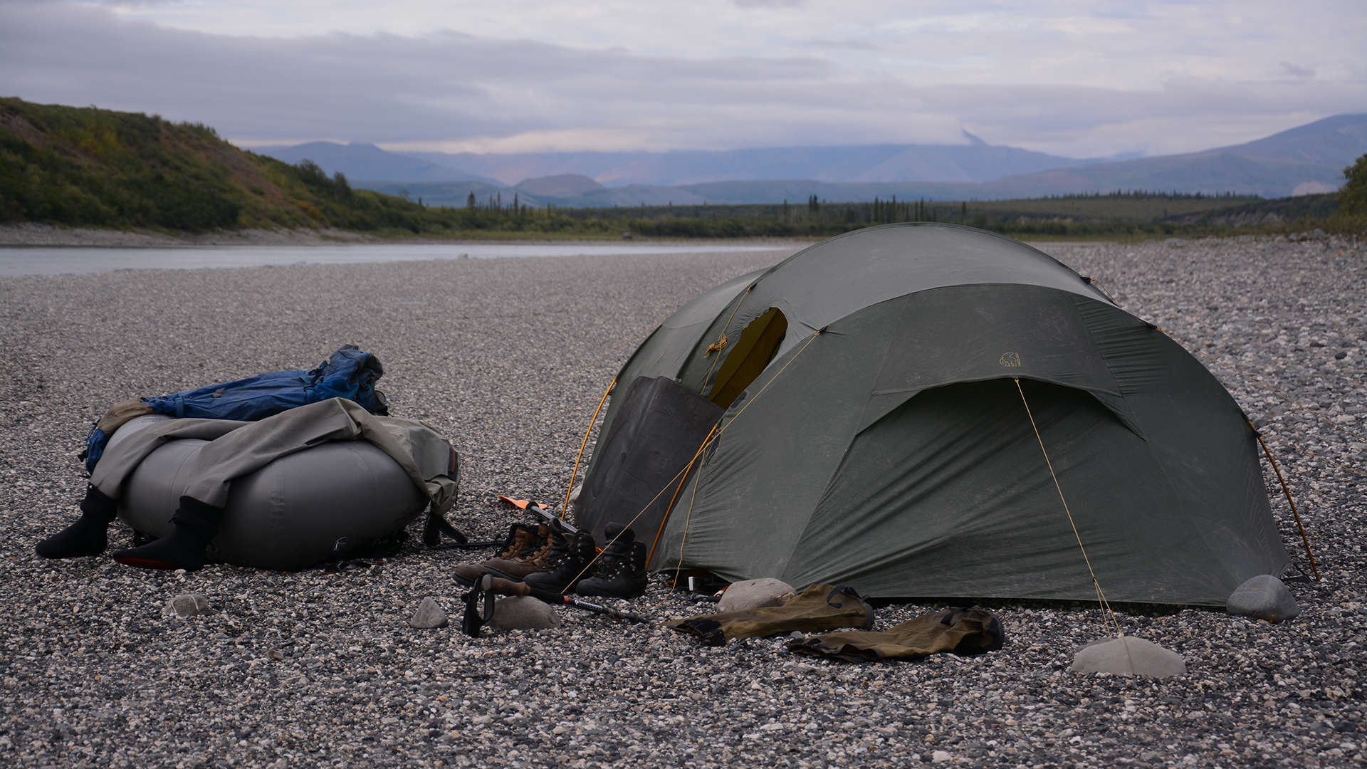 Alaska på tværs, foredrag, Erik B. Jørgensen lejr ved floden, Noatak River