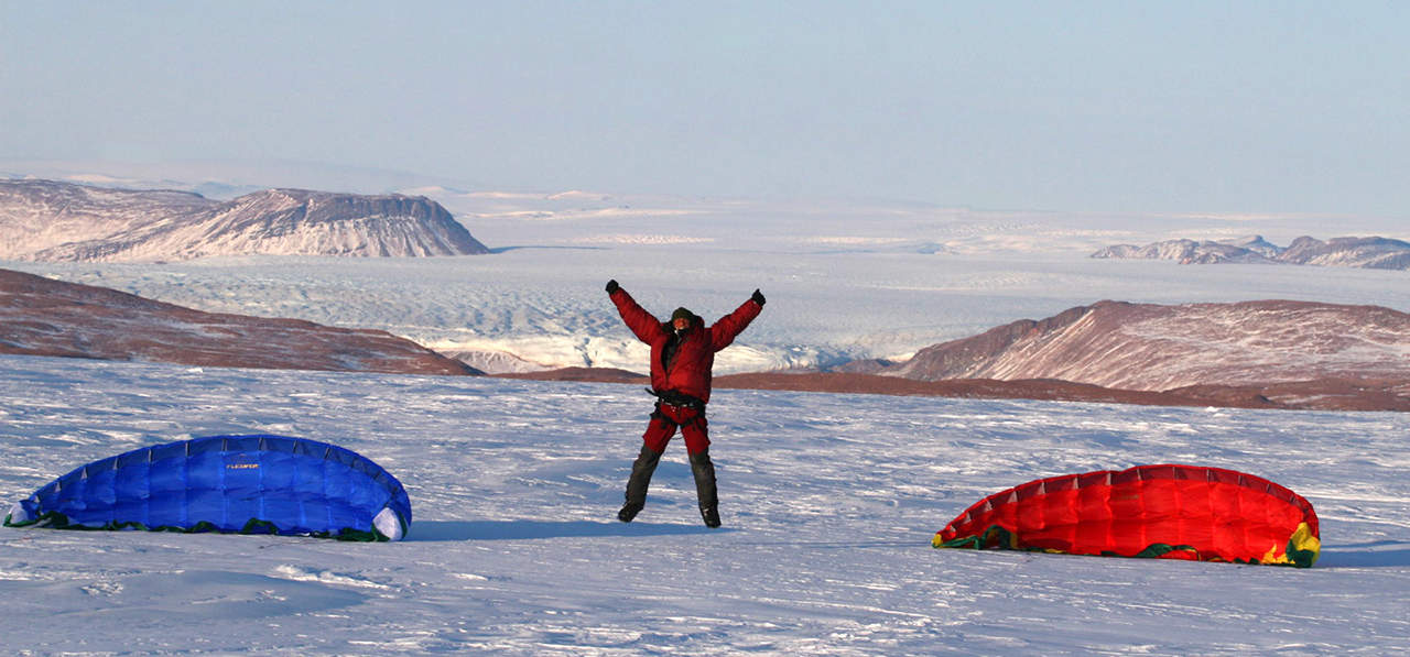 Grønlands Indlandsis, Erik B. Jørgensen med Vildtland i baggrund, Nordøstgrønland, Vinter