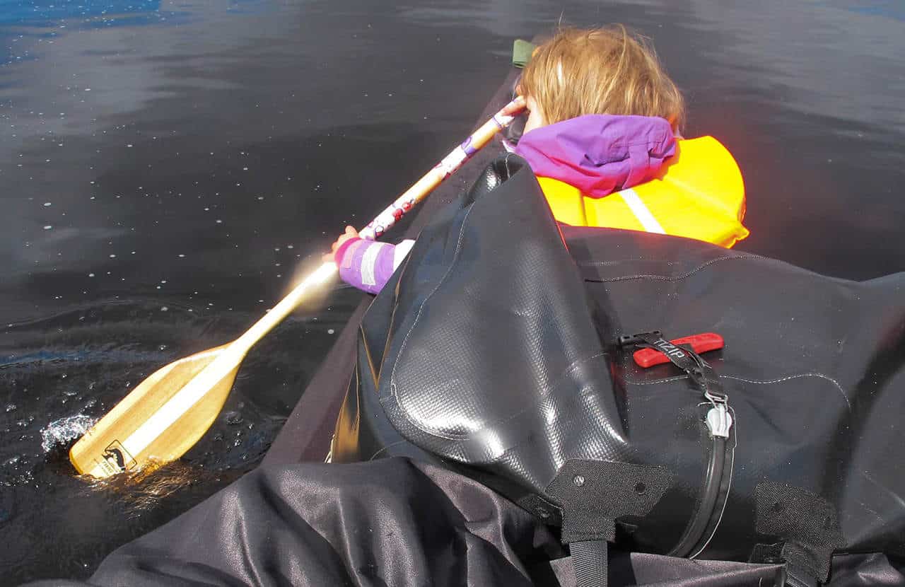 Hyggelig dag, Far og datter i Vildmarken, 45 dage i kano, Finland, Karen padler