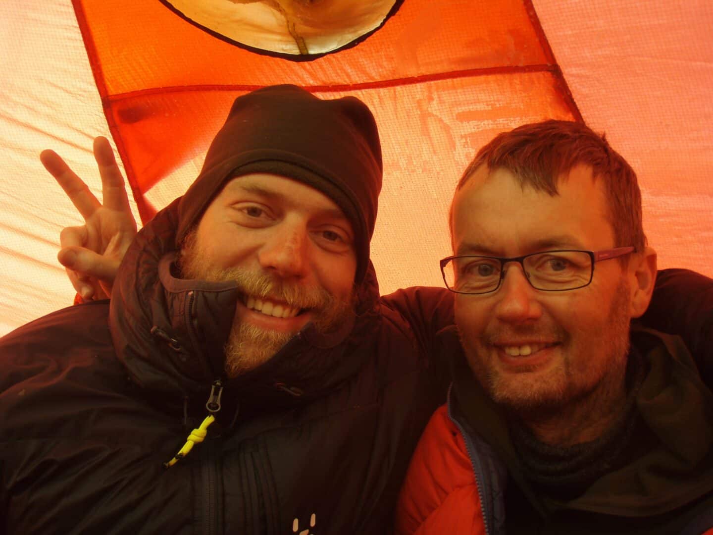 Krydsning af Grønlands Indlandsis 2013, dit eventyr, ekspeditionsleder Erik B. Jørgensen, deltager Kenneth Dankleff Lagstrøm og Søren Nielsen i teltet