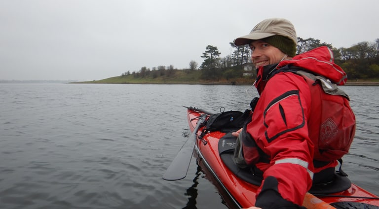 [Mikroeventyr] Roskilde Fjord, kajaktur 21-22. nov. 2019- Erik B. Jørgensen i en FREJ T504 han testede på turen.