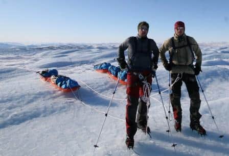 Jesper og Erik B. Jørgensen i bræfaldet ved Kangerlussuaq. under ekspeditionen "Thule til Thule" Erik i en Klättermusen, Rimfaxe bomulds jakke
