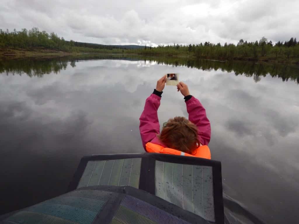 Videre i regn og skumsprøjt